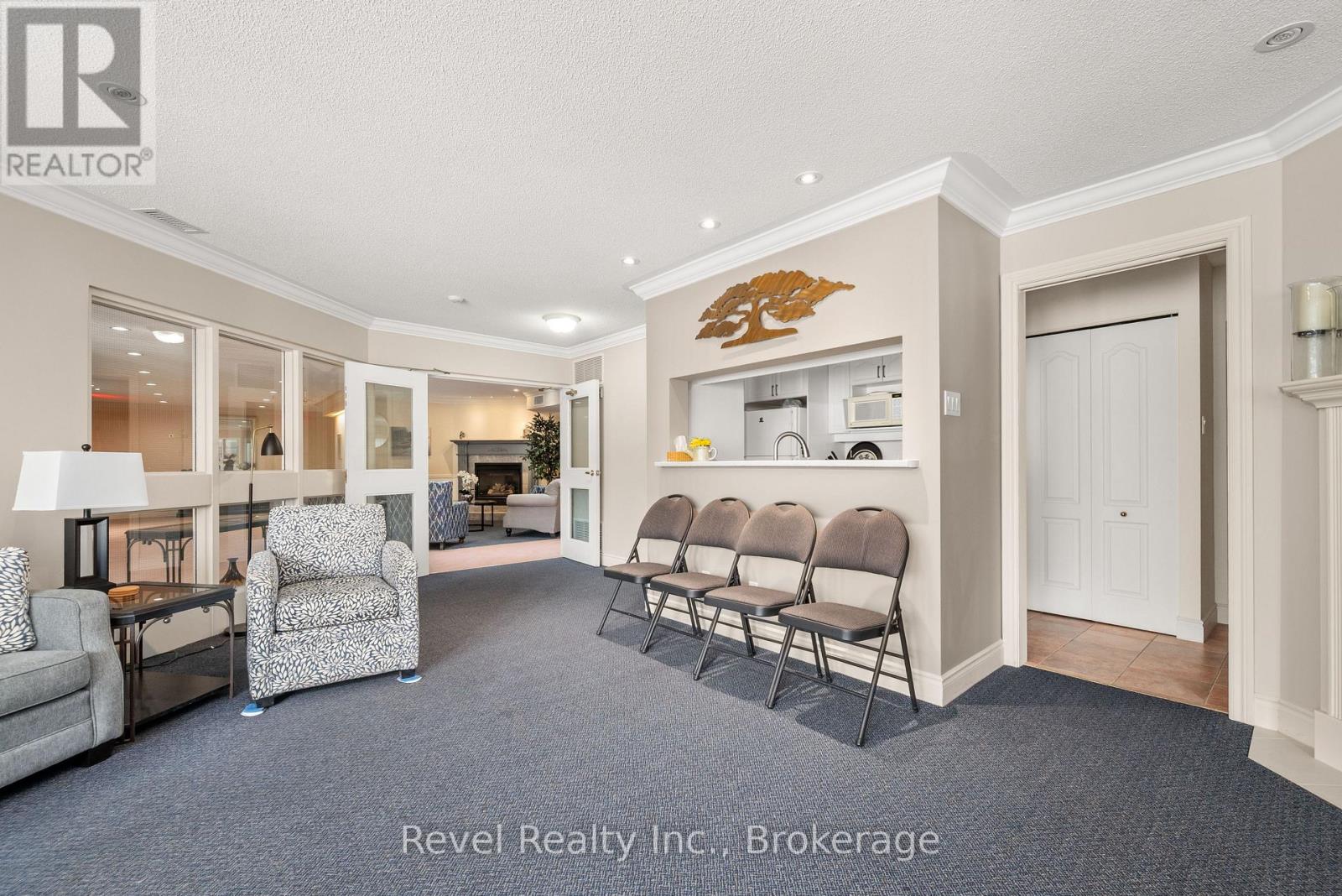 #302 3 HERITAGE WAY - 44