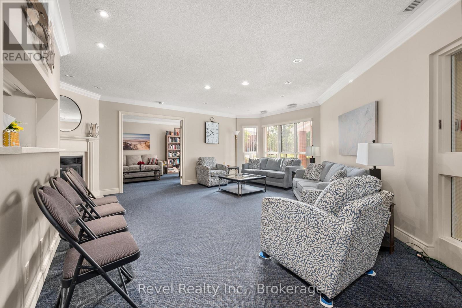 #302 3 HERITAGE WAY - 45