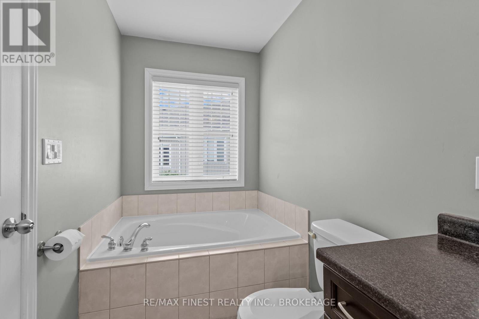 893 ASCOT LANE - 19