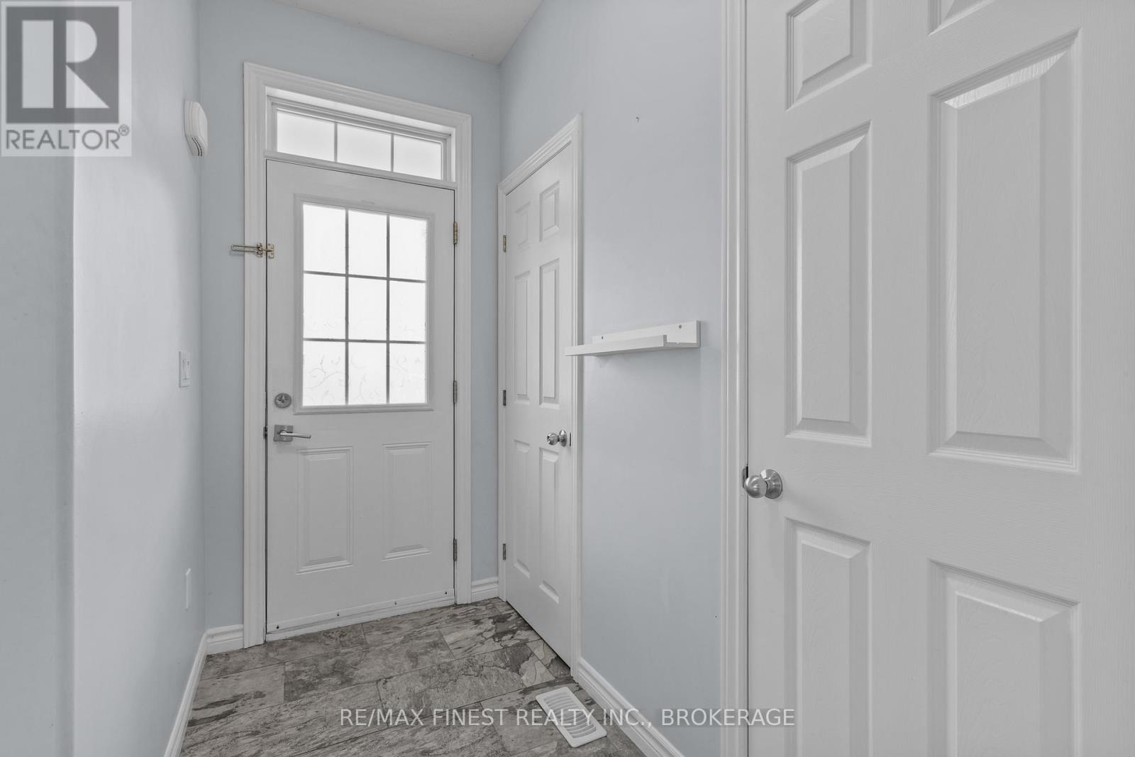 893 ASCOT LANE - 3