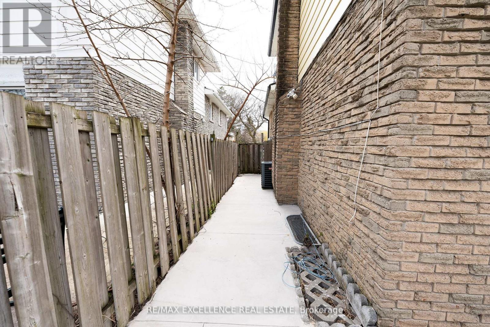 144 ABELL DRIVE - 24