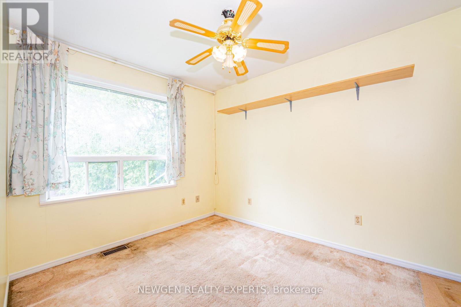 1070 PELHAM AVENUE - 19
