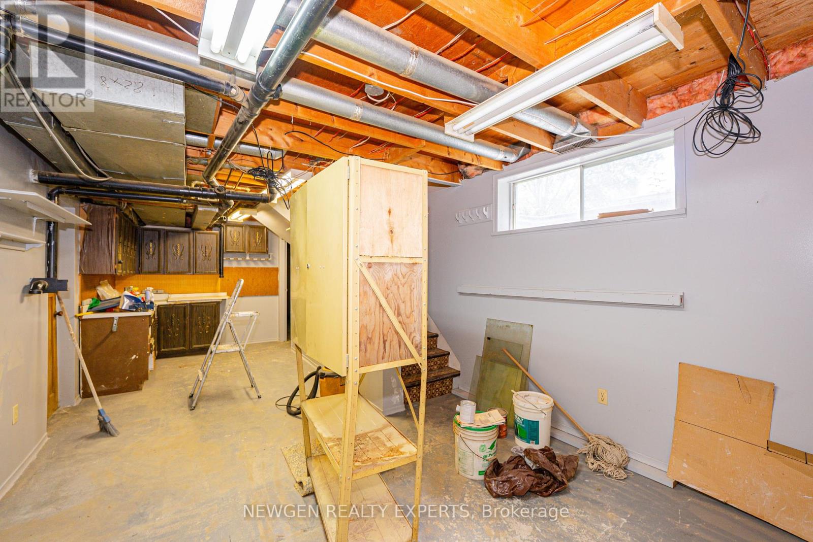 1070 PELHAM AVENUE - 26