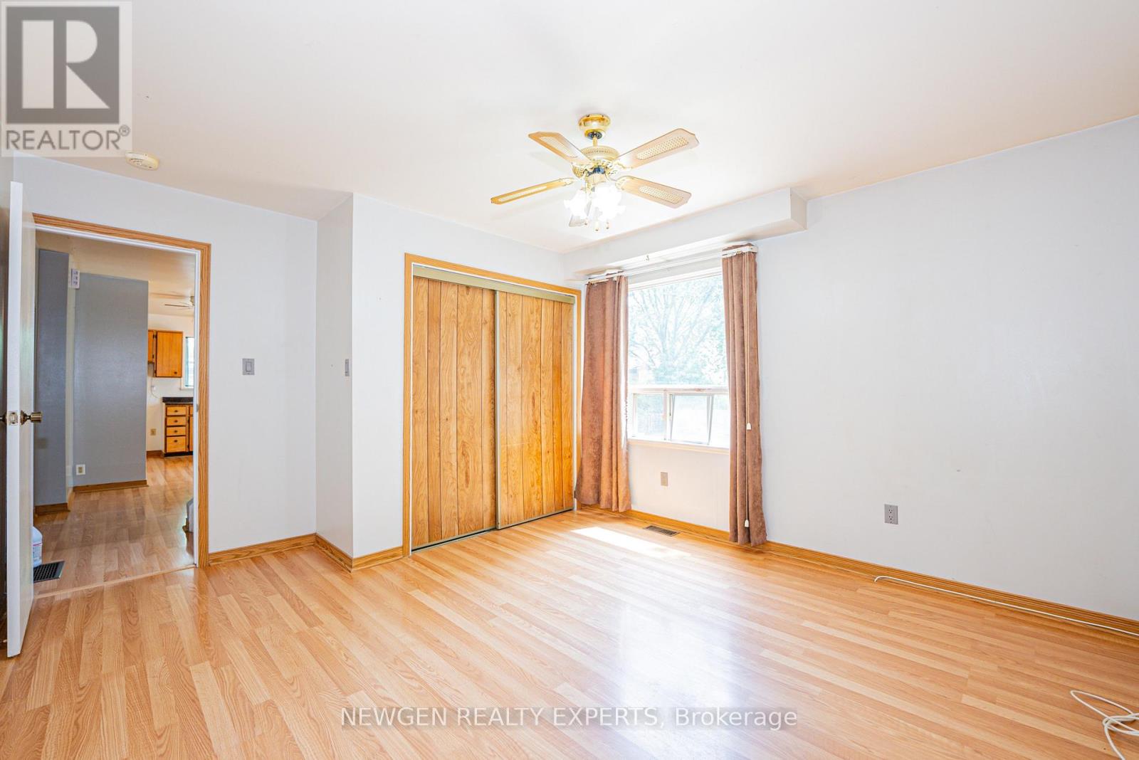 1070 PELHAM AVENUE - 12