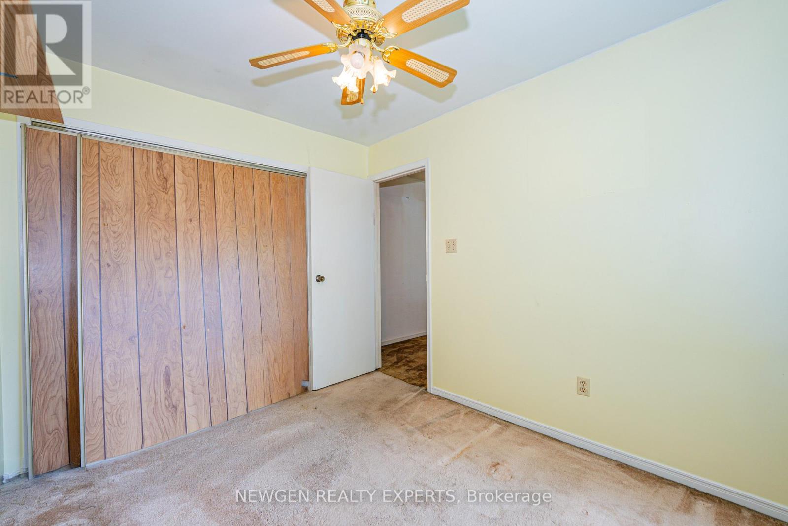1070 PELHAM AVENUE - 18