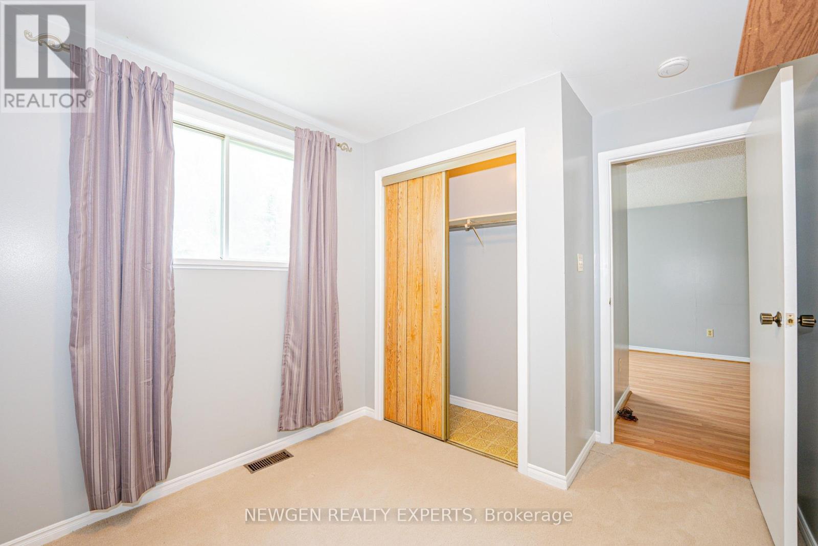 1070 PELHAM AVENUE - 16
