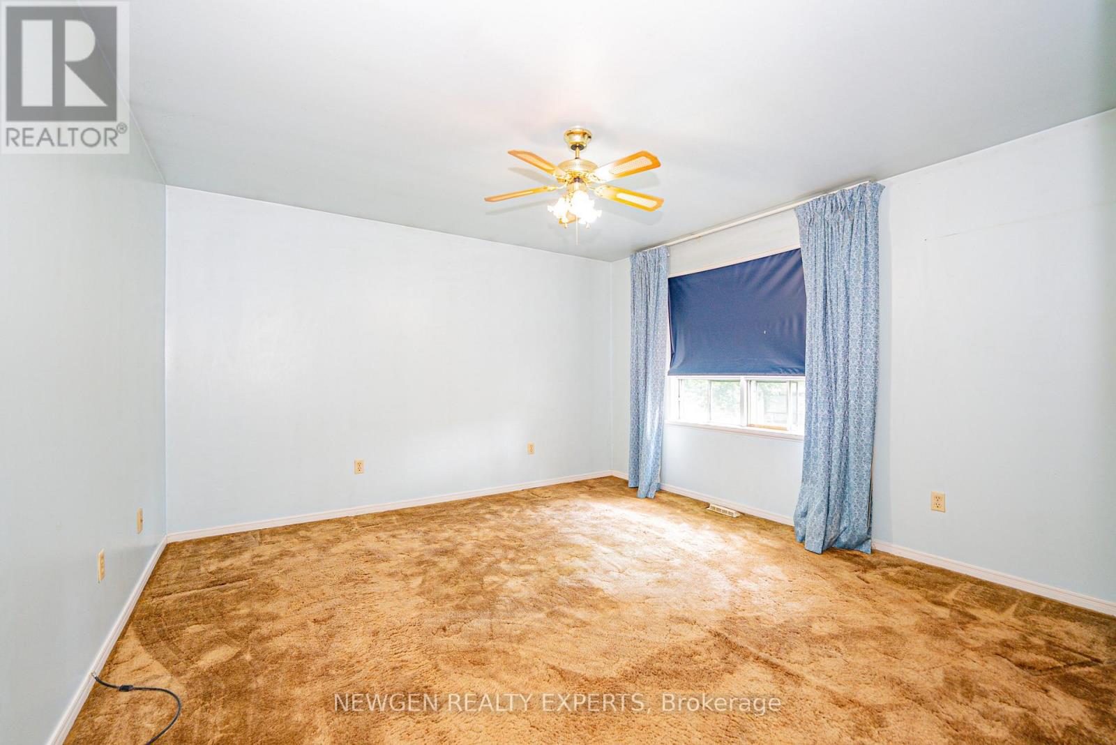 1070 PELHAM AVENUE - 21