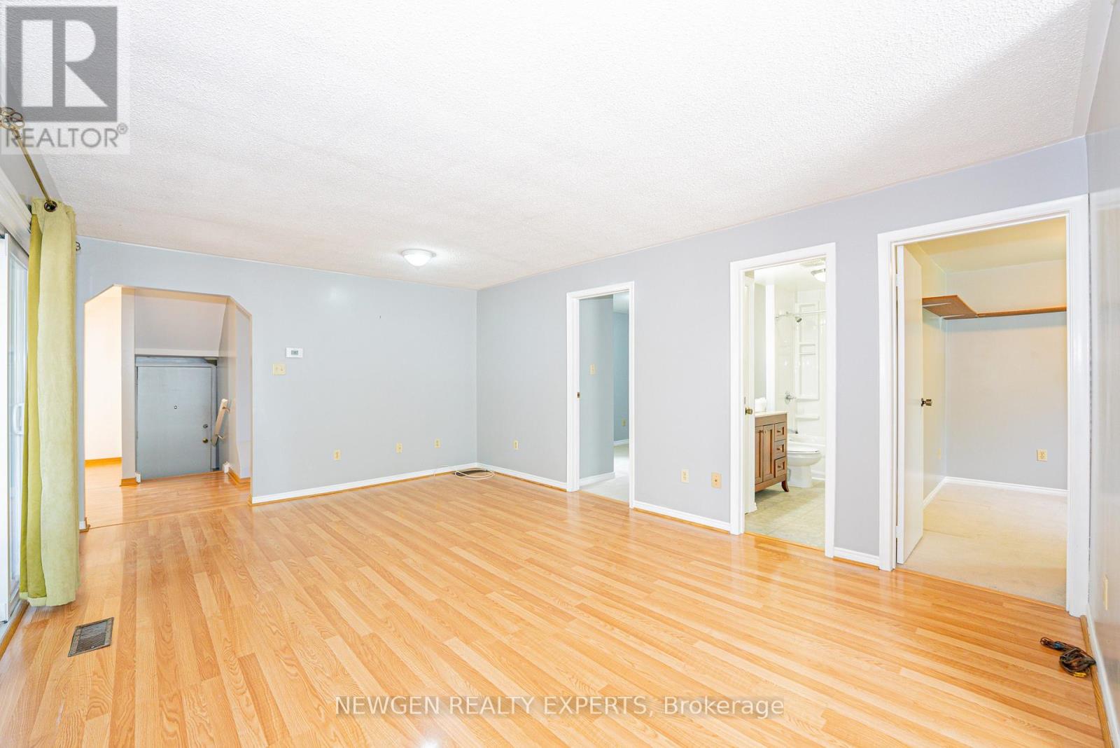 1070 PELHAM AVENUE - 7