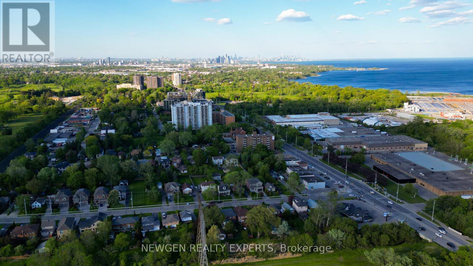 1070 PELHAM AVENUE - 32