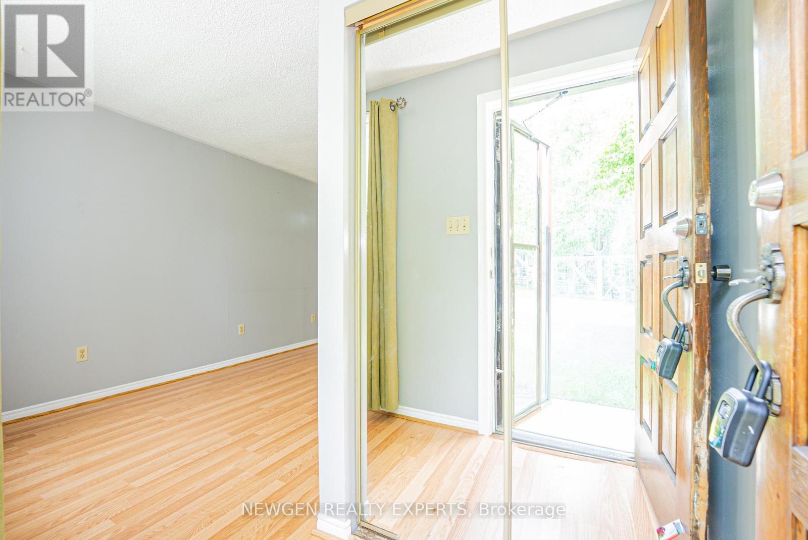 1070 PELHAM AVENUE - 6