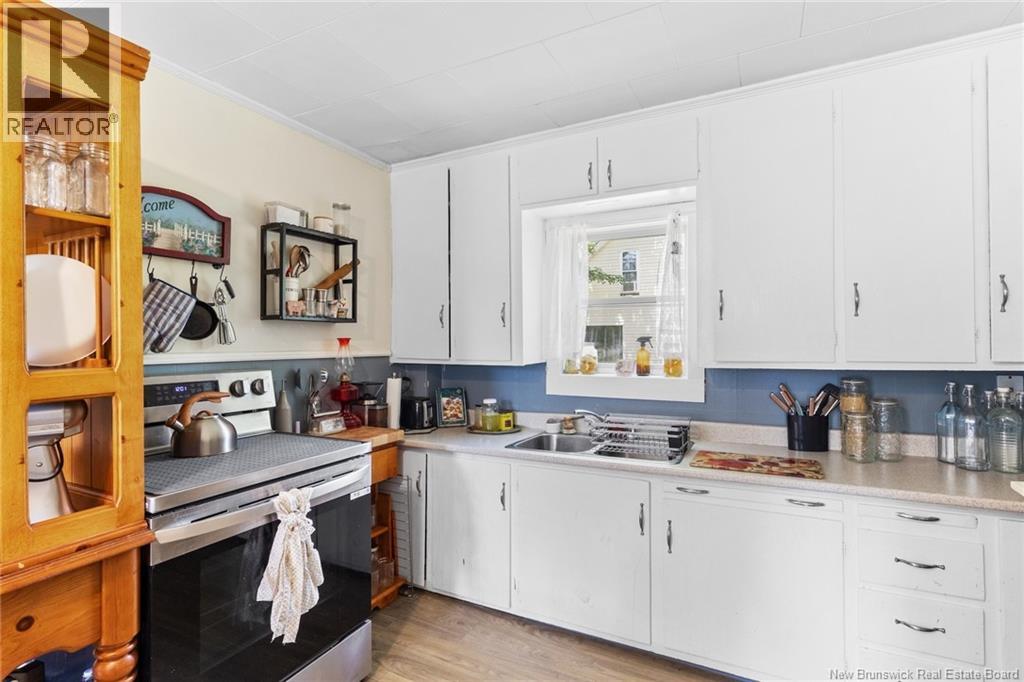 72 McLeod Ave - 17