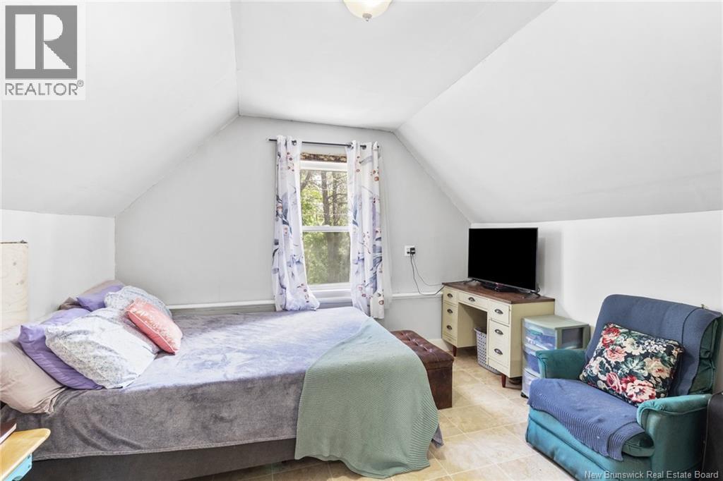 72 McLeod Ave - 23