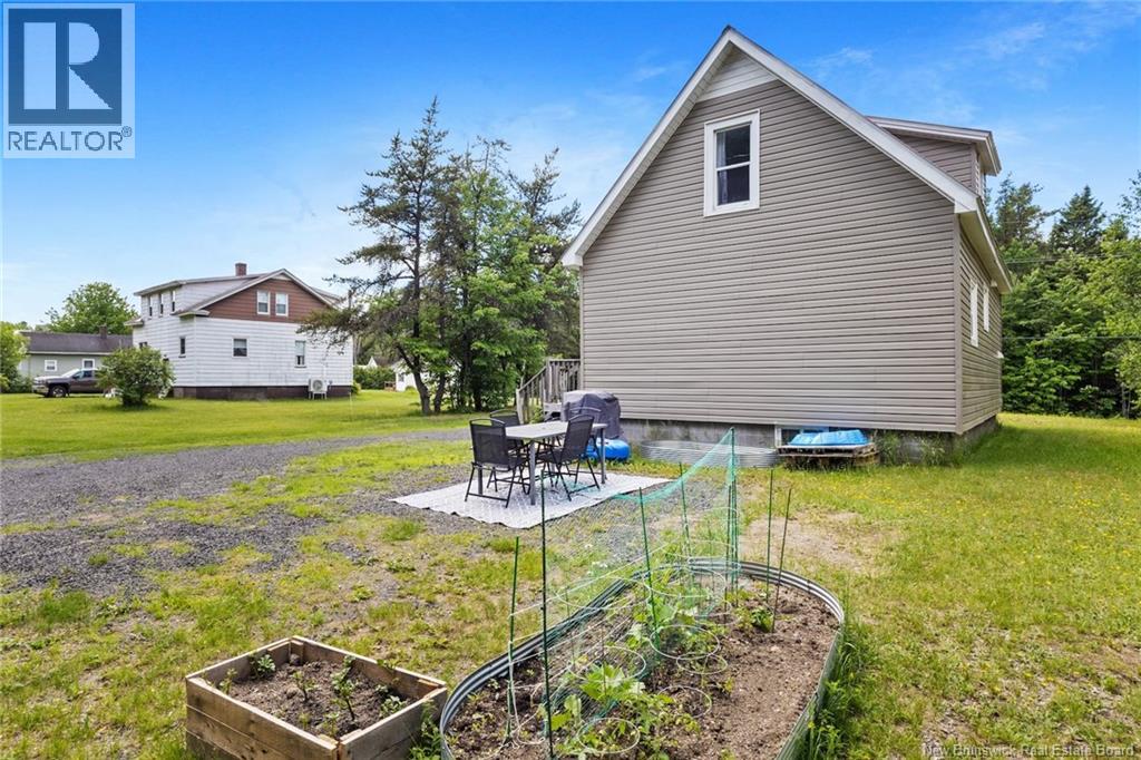 72 McLeod Ave - 35