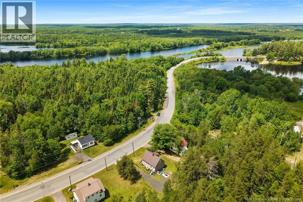 72 McLeod Ave - 40