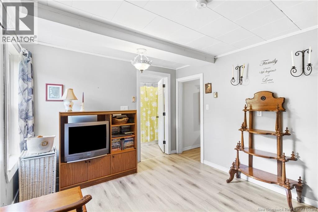 72 McLeod Ave - Image 8