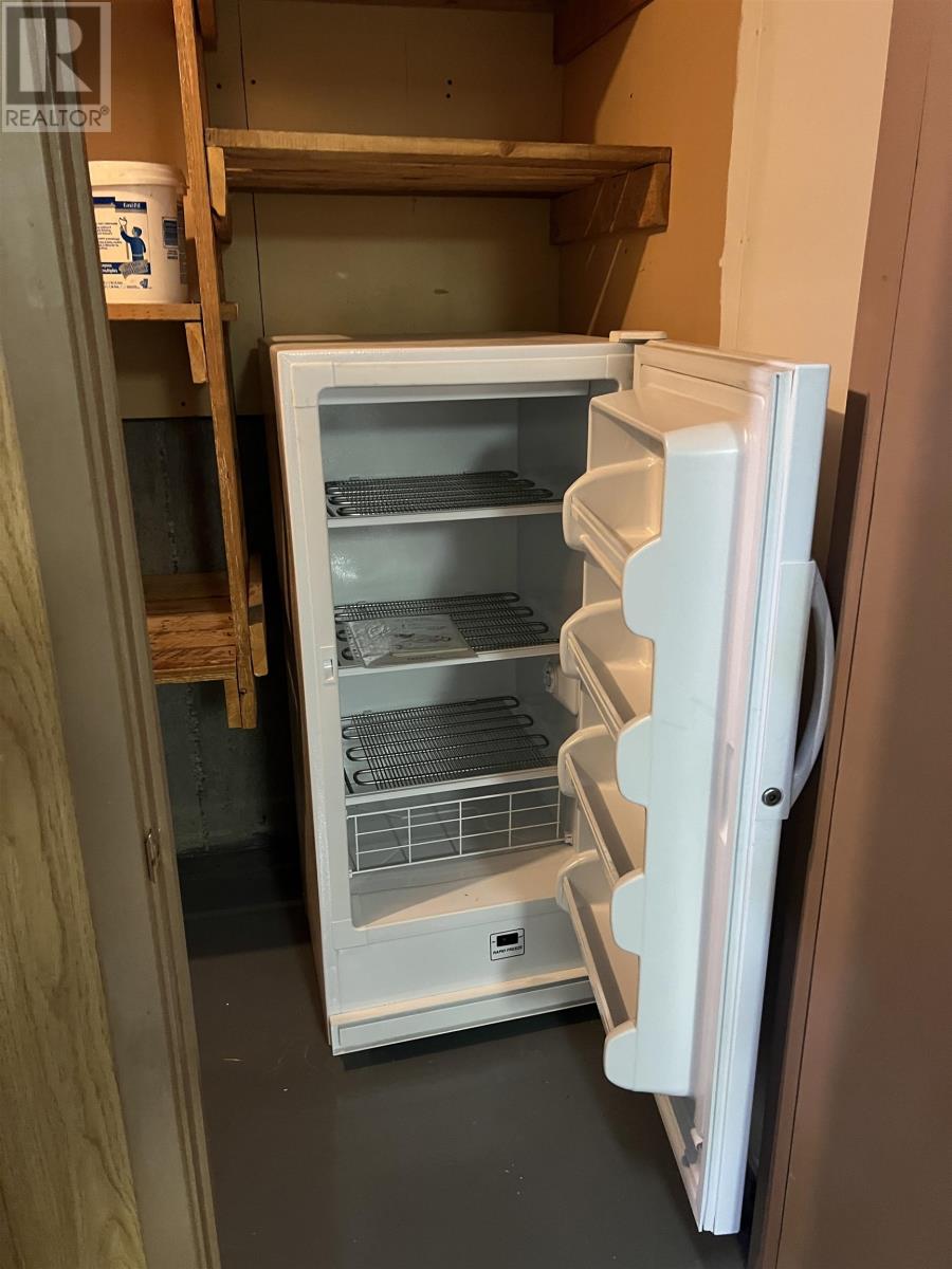 10 Lloyd Irwin ST - 18