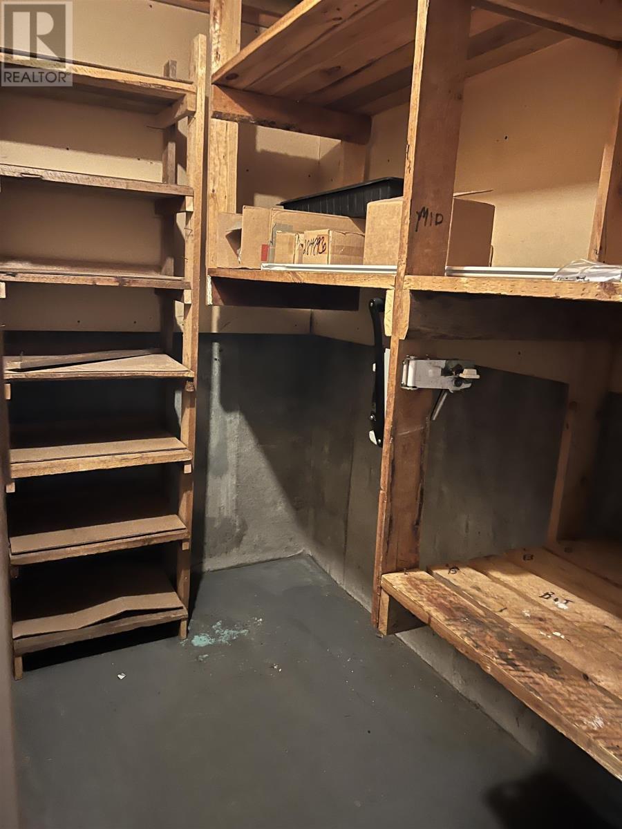 10 Lloyd Irwin ST - 23