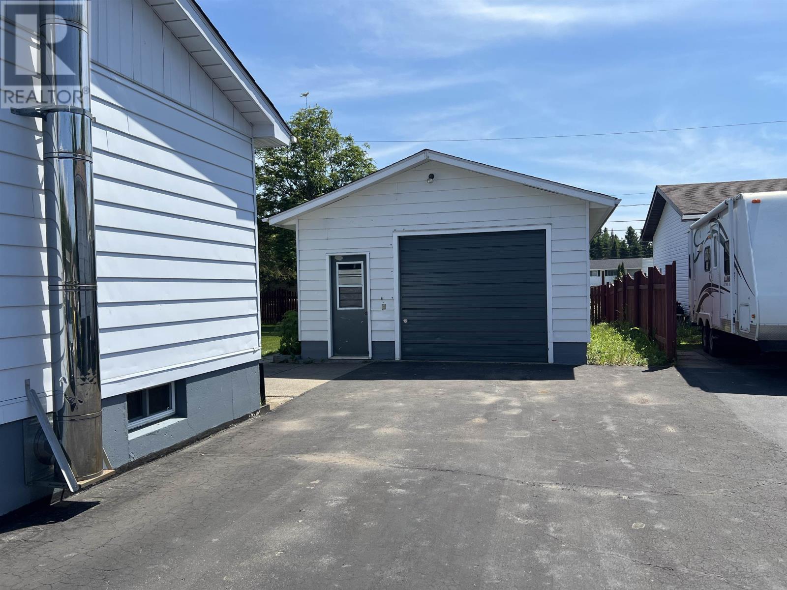 10 Lloyd Irwin ST - 28