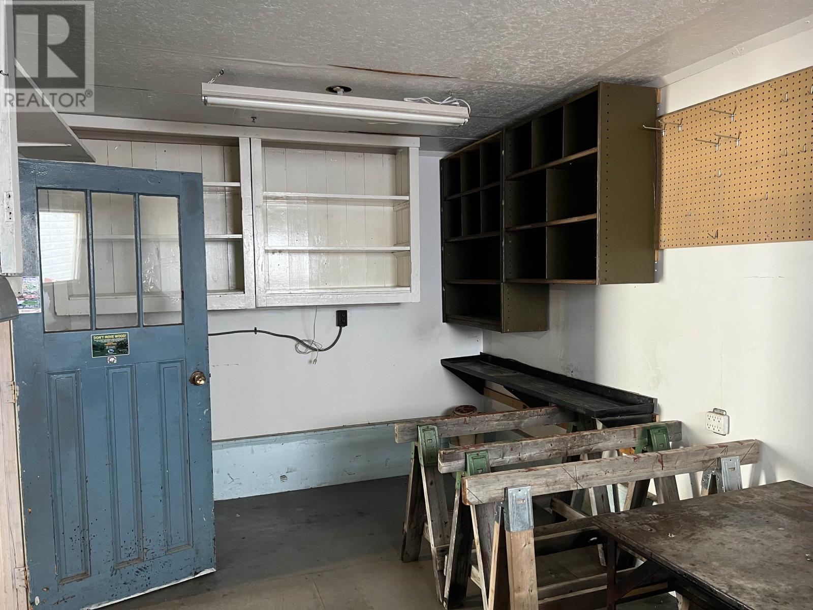 10 Lloyd Irwin ST - 32