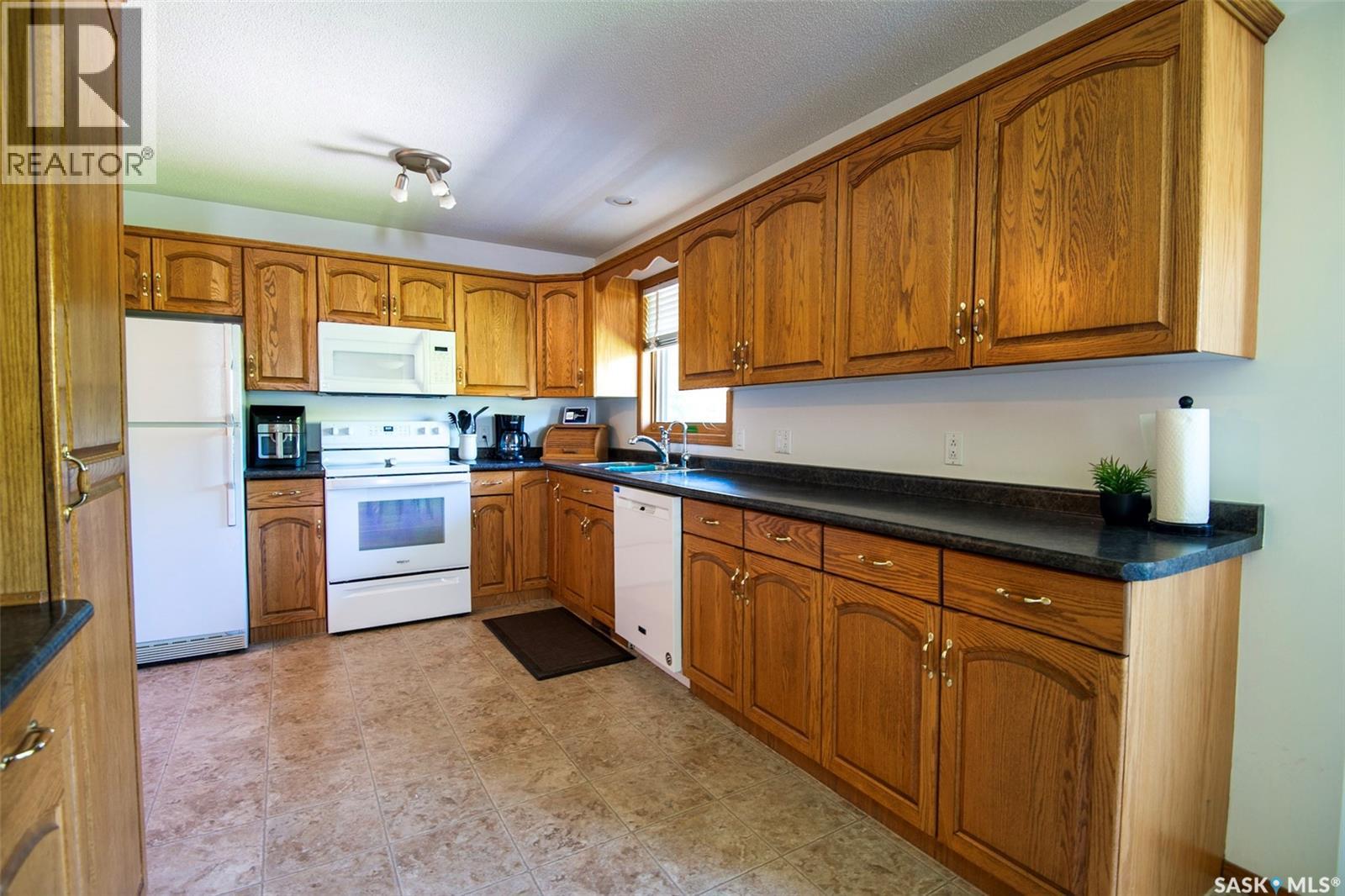 447 1st STREET E - 5