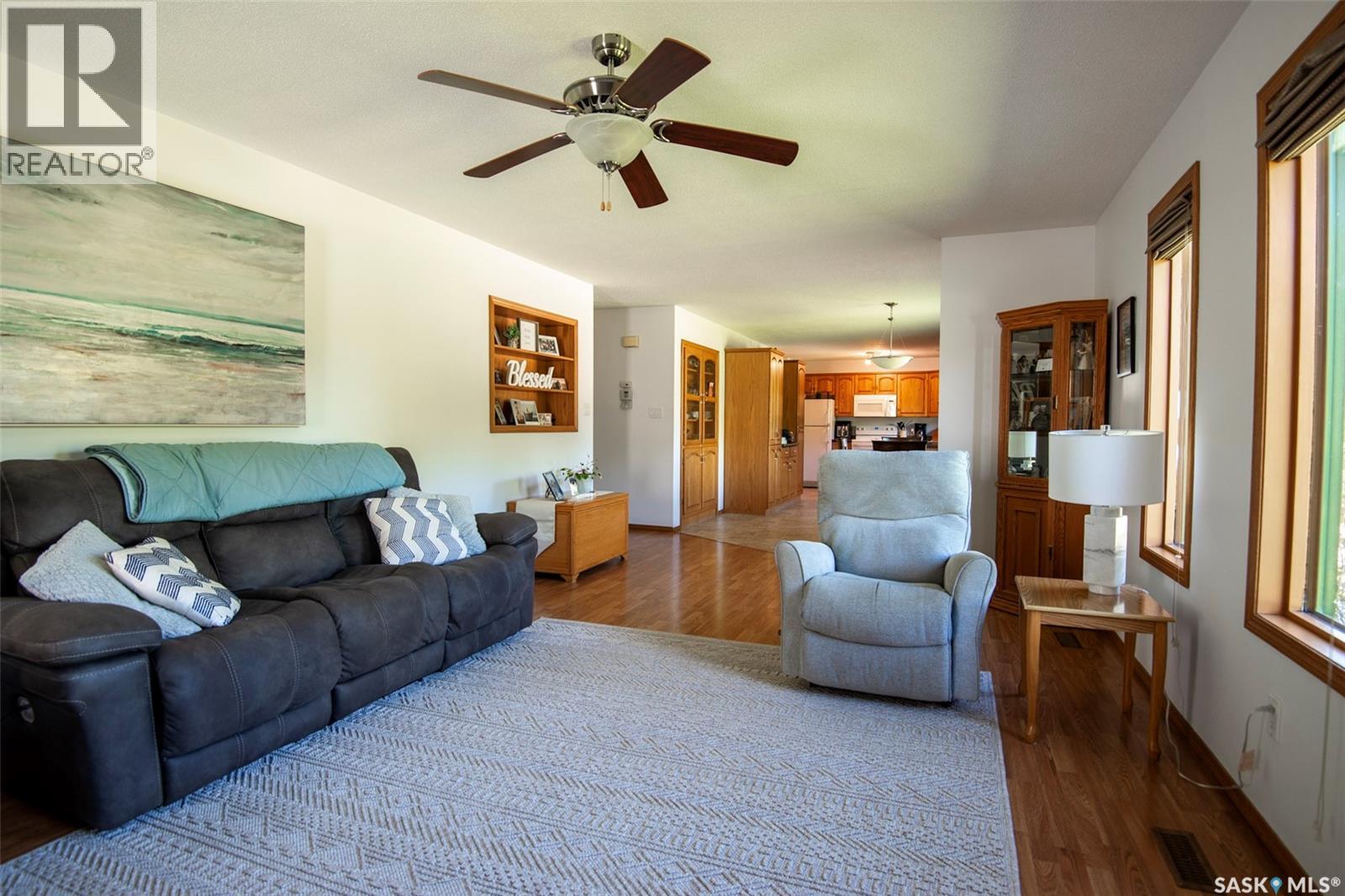 447 1st STREET E - 7