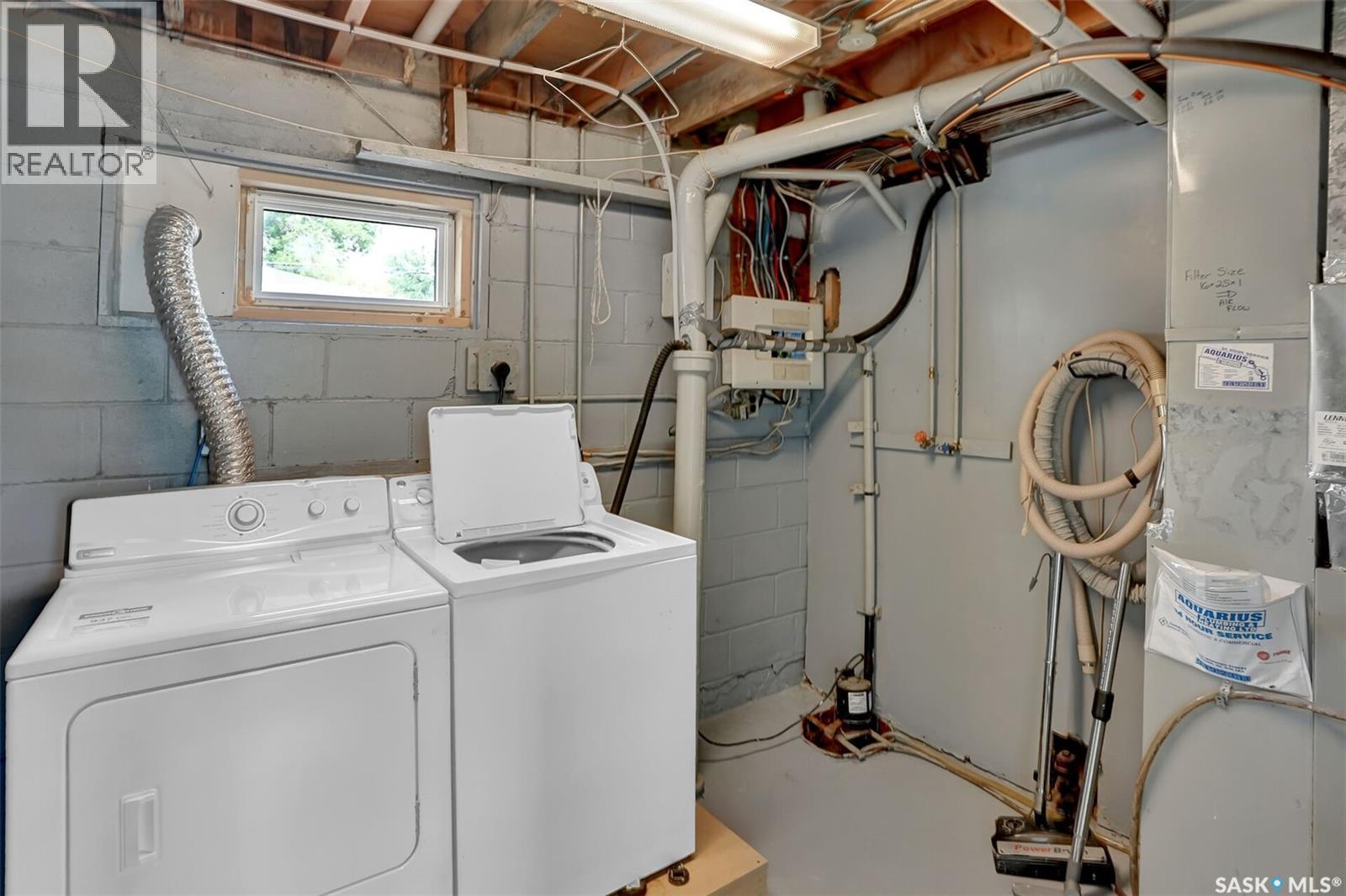 1110 Reynolds STREET — photo 32