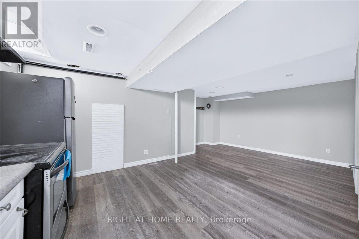 1087 VENUS CRESCENT - 27