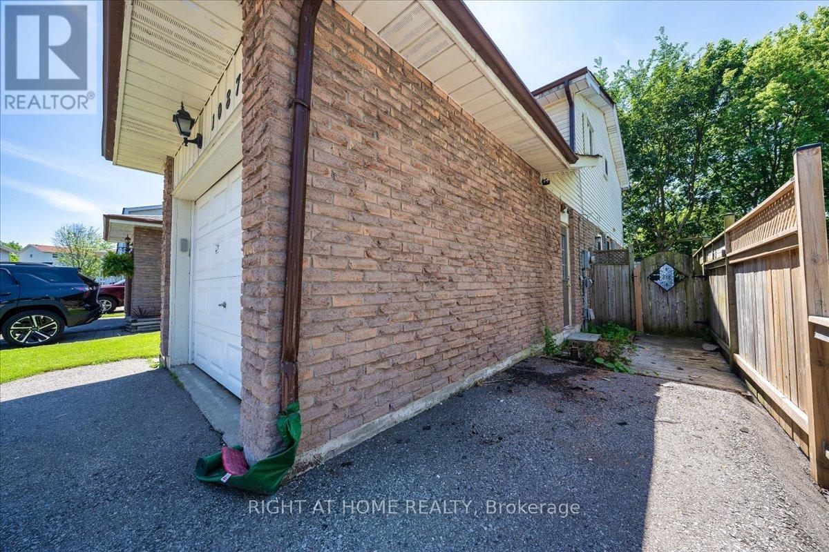 1087 VENUS CRESCENT - 32