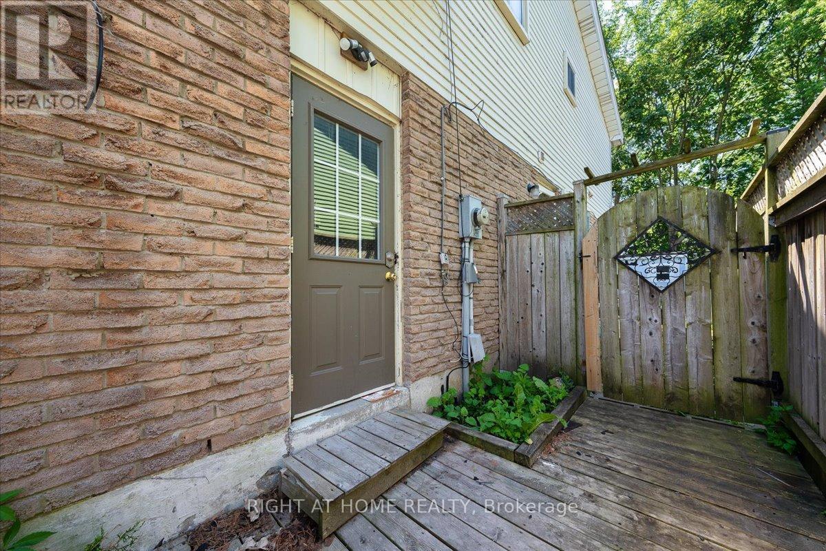 1087 VENUS CRESCENT - 33