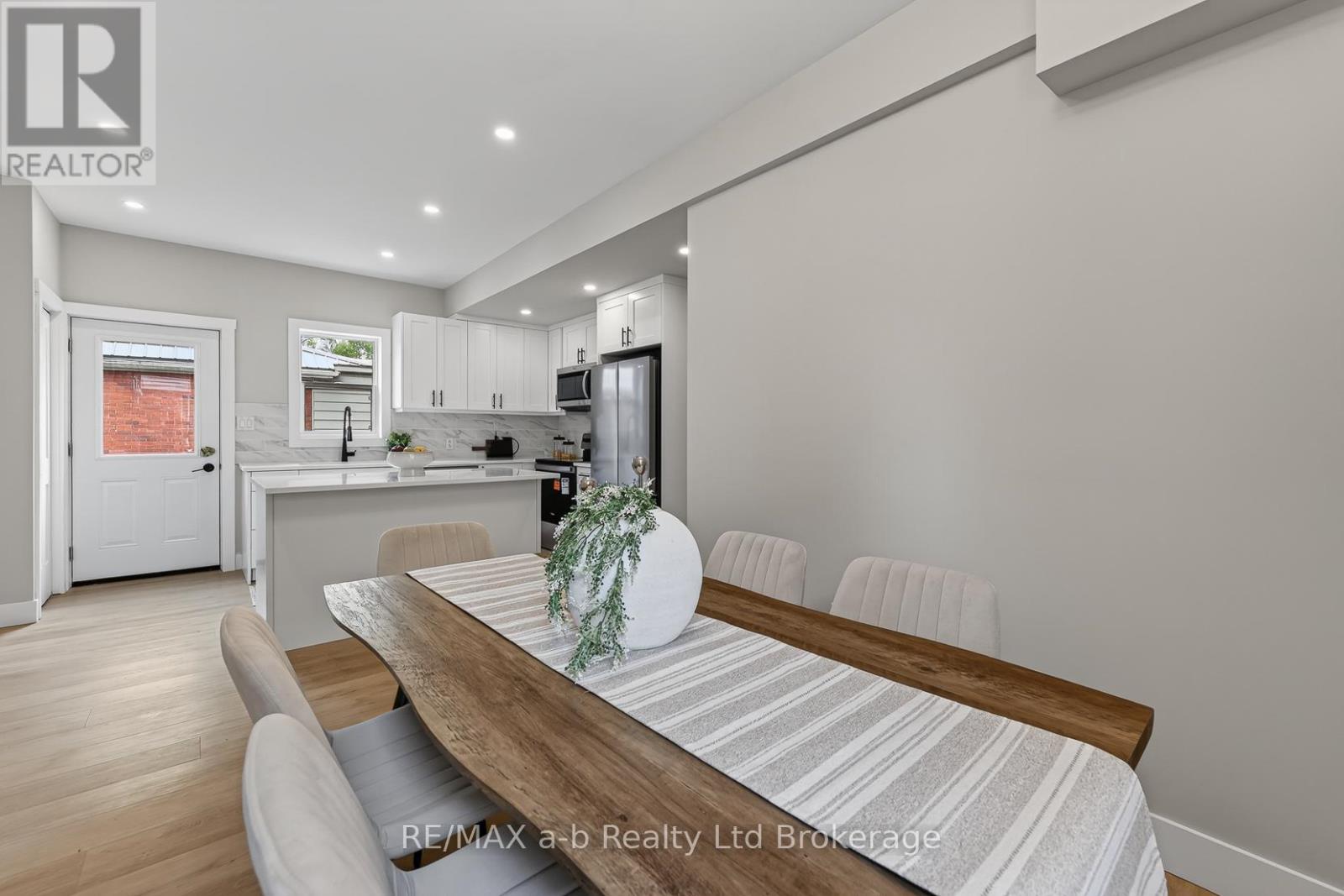 91 WINNIETT STREET - 11