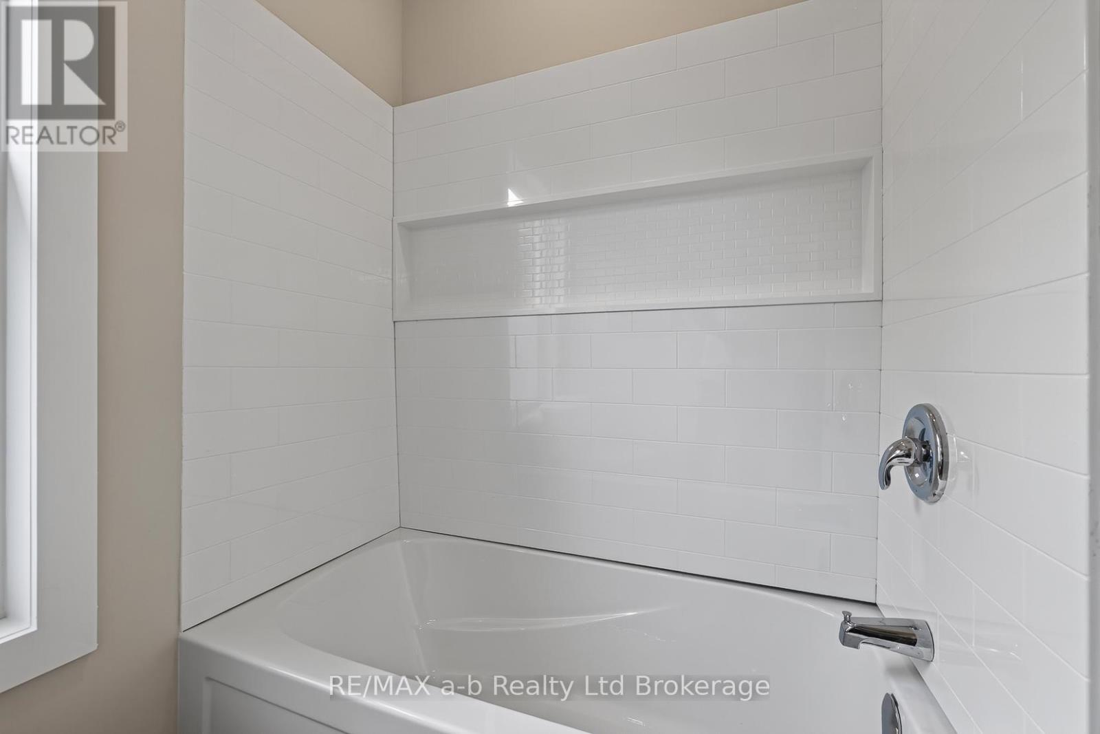91 WINNIETT STREET - 24