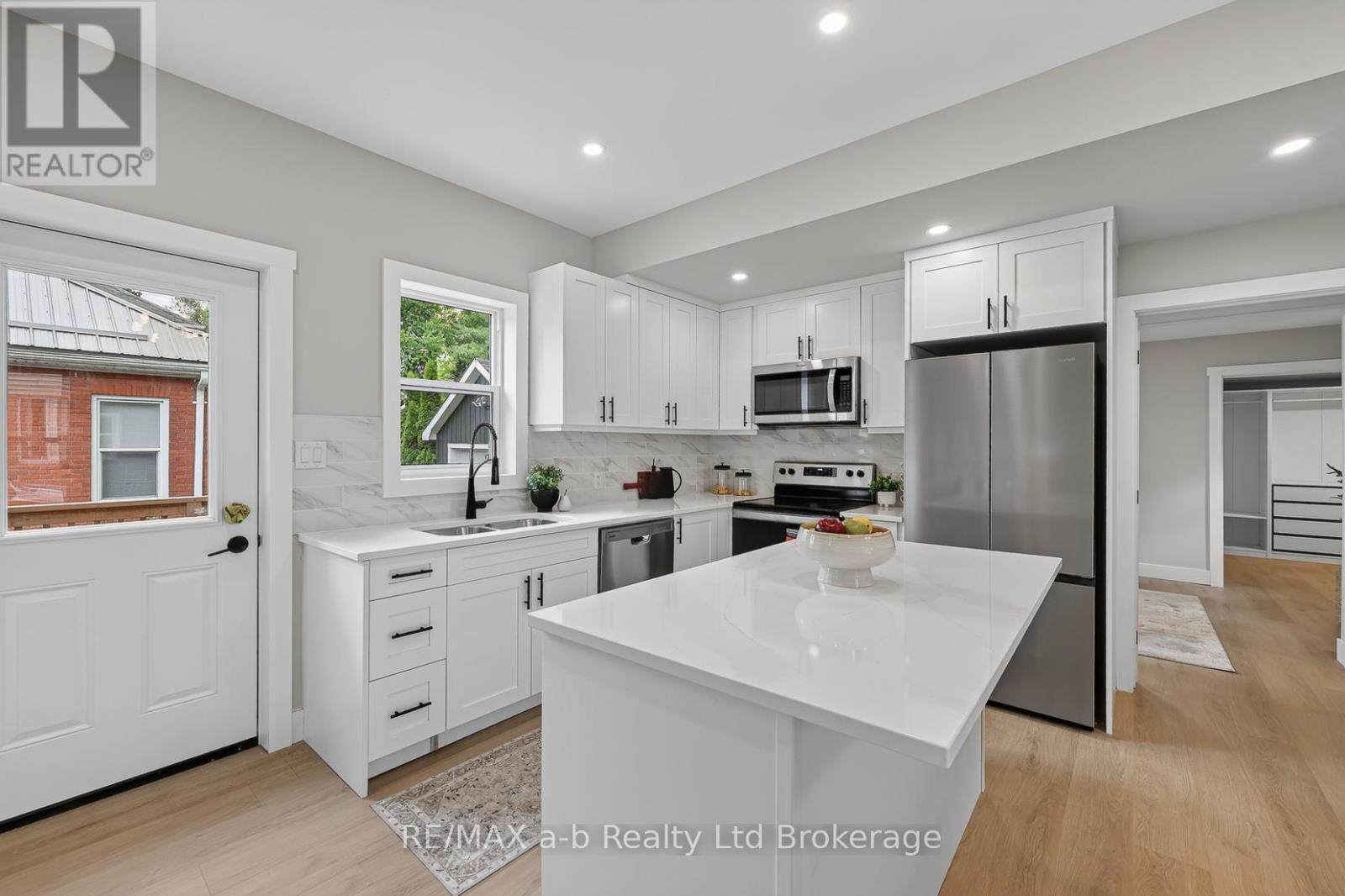 91 WINNIETT STREET - 8
