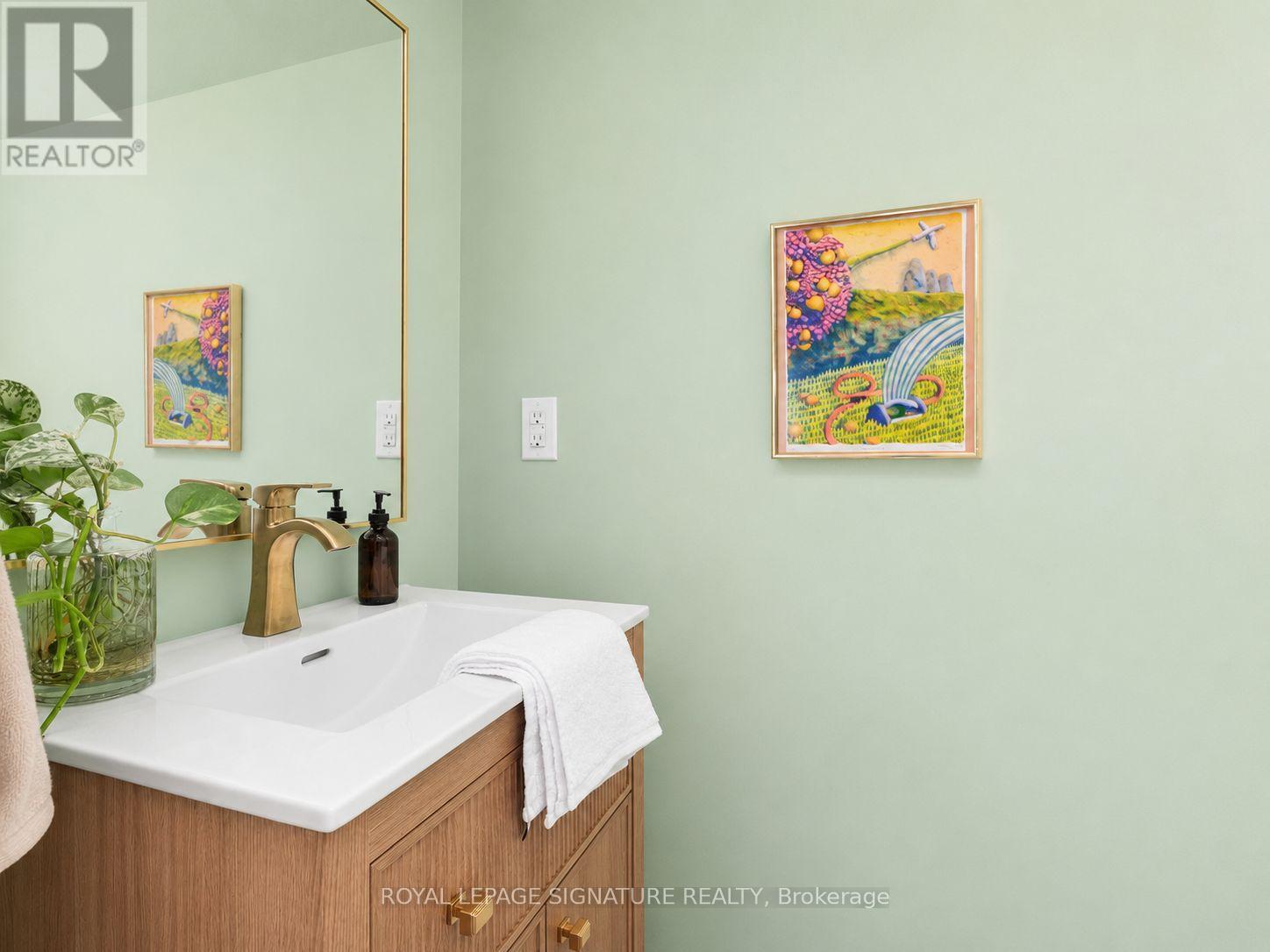 #232 10 FOUNDRY AVENUE - 11