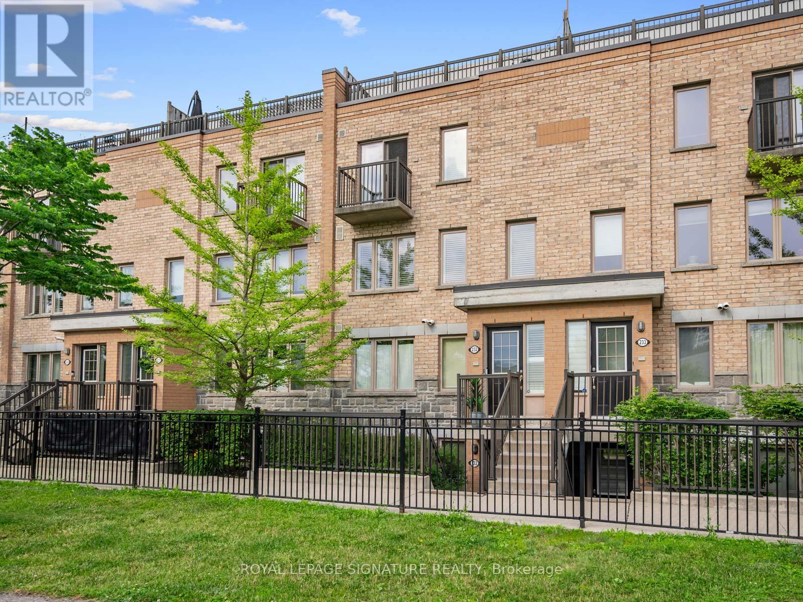 #232 10 FOUNDRY AVENUE - 2