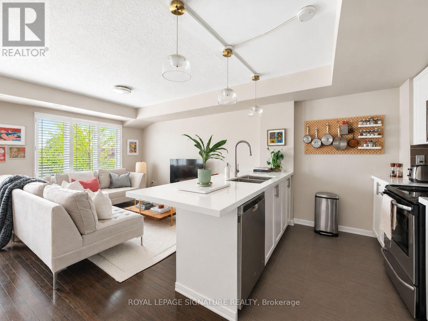 #232 10 FOUNDRY AVENUE - 8