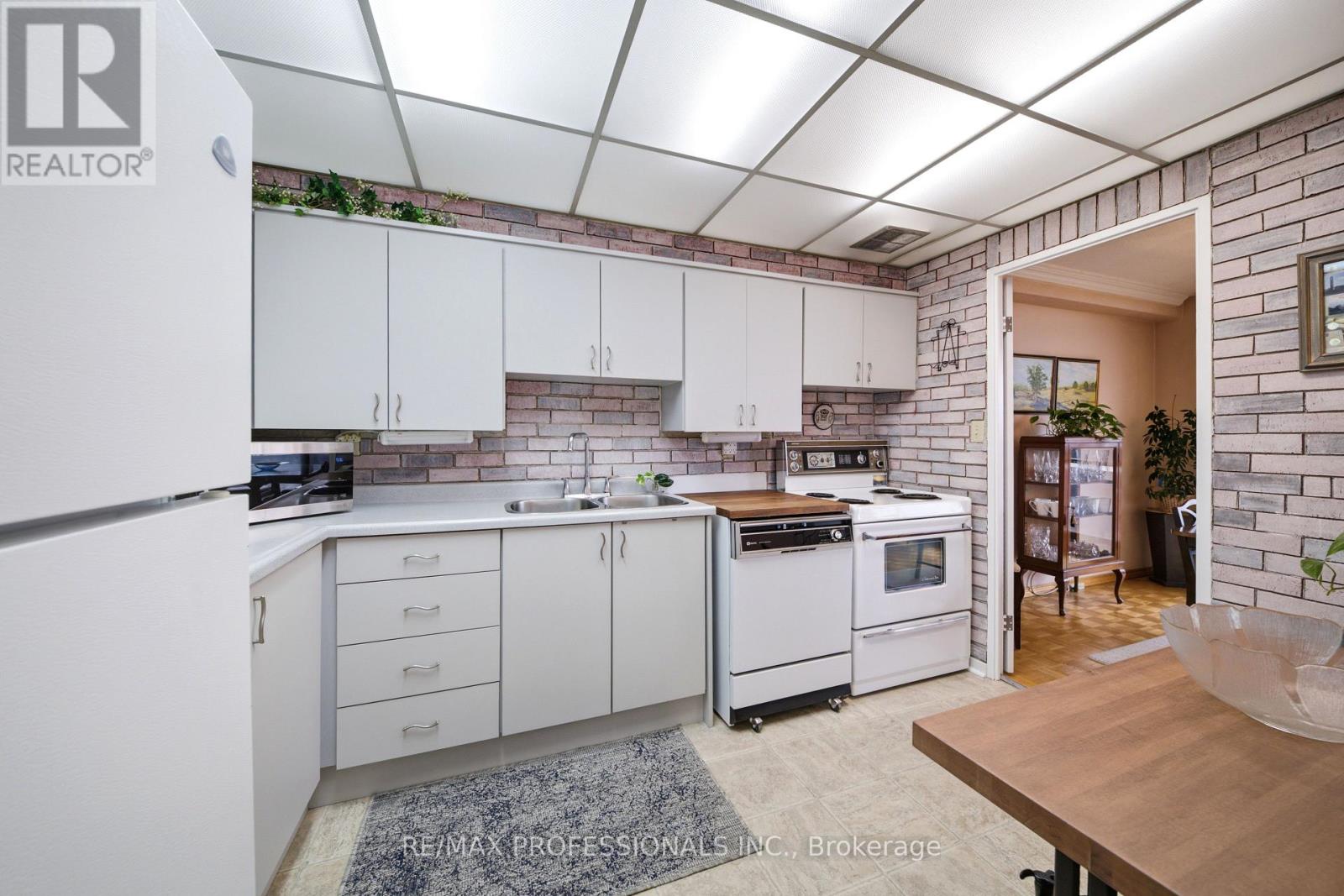 #1208 11 WINCOTT DRIVE - 11
