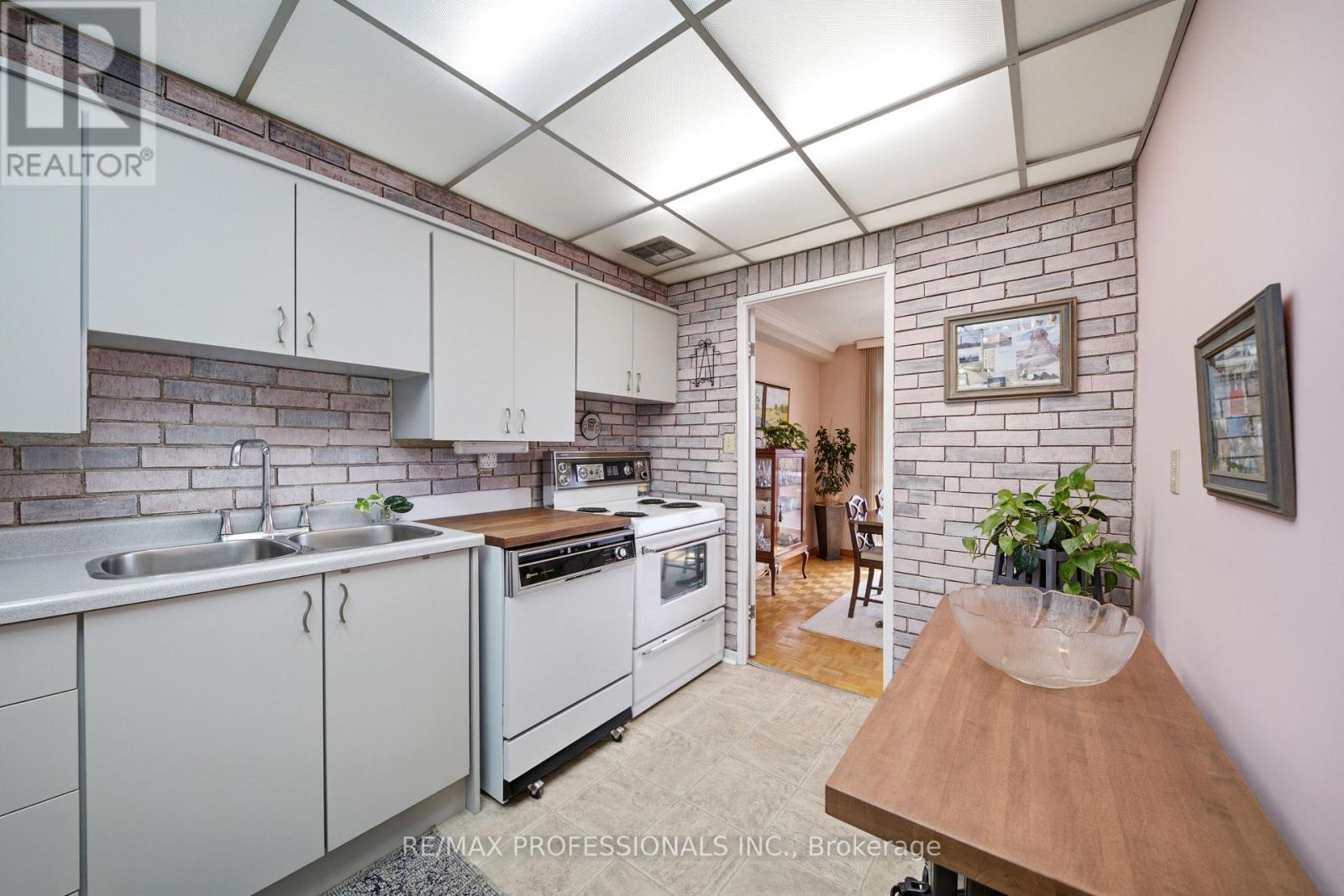 #1208 11 WINCOTT DRIVE - 13