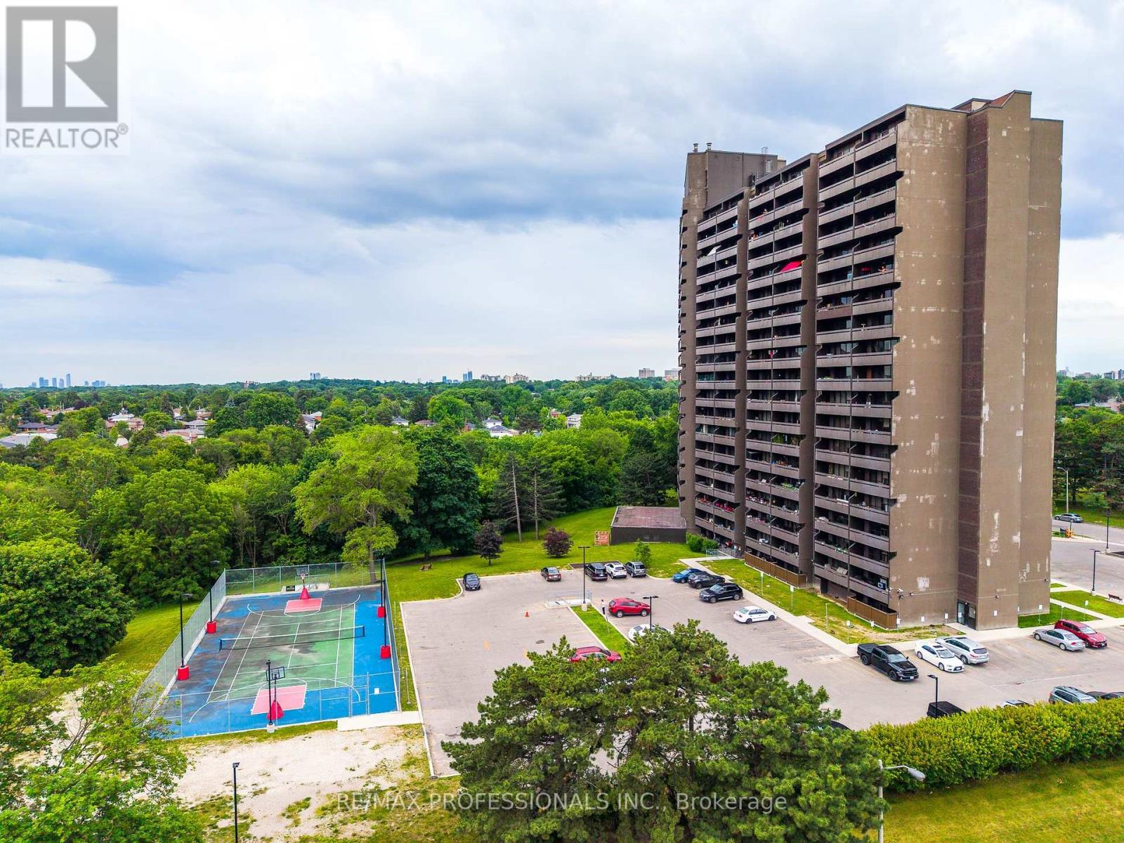 #1208 11 WINCOTT DRIVE - 34