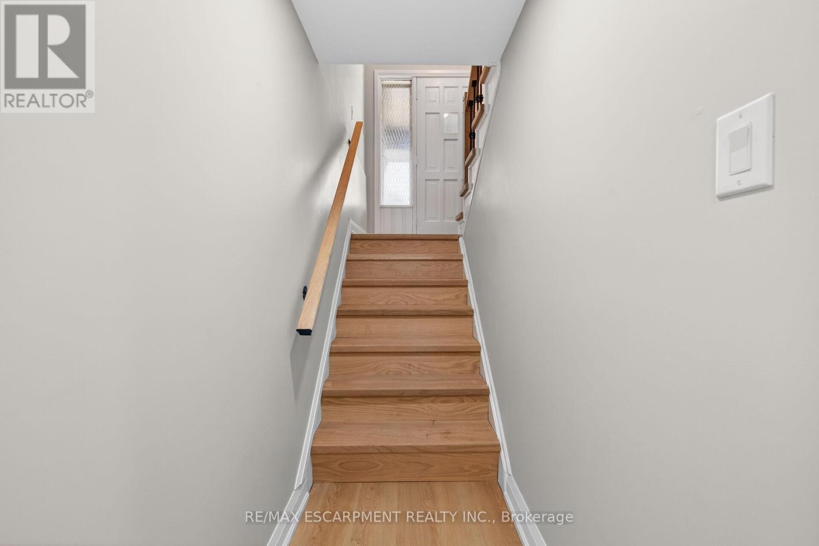 83 RIVERDALE DRIVE - 27