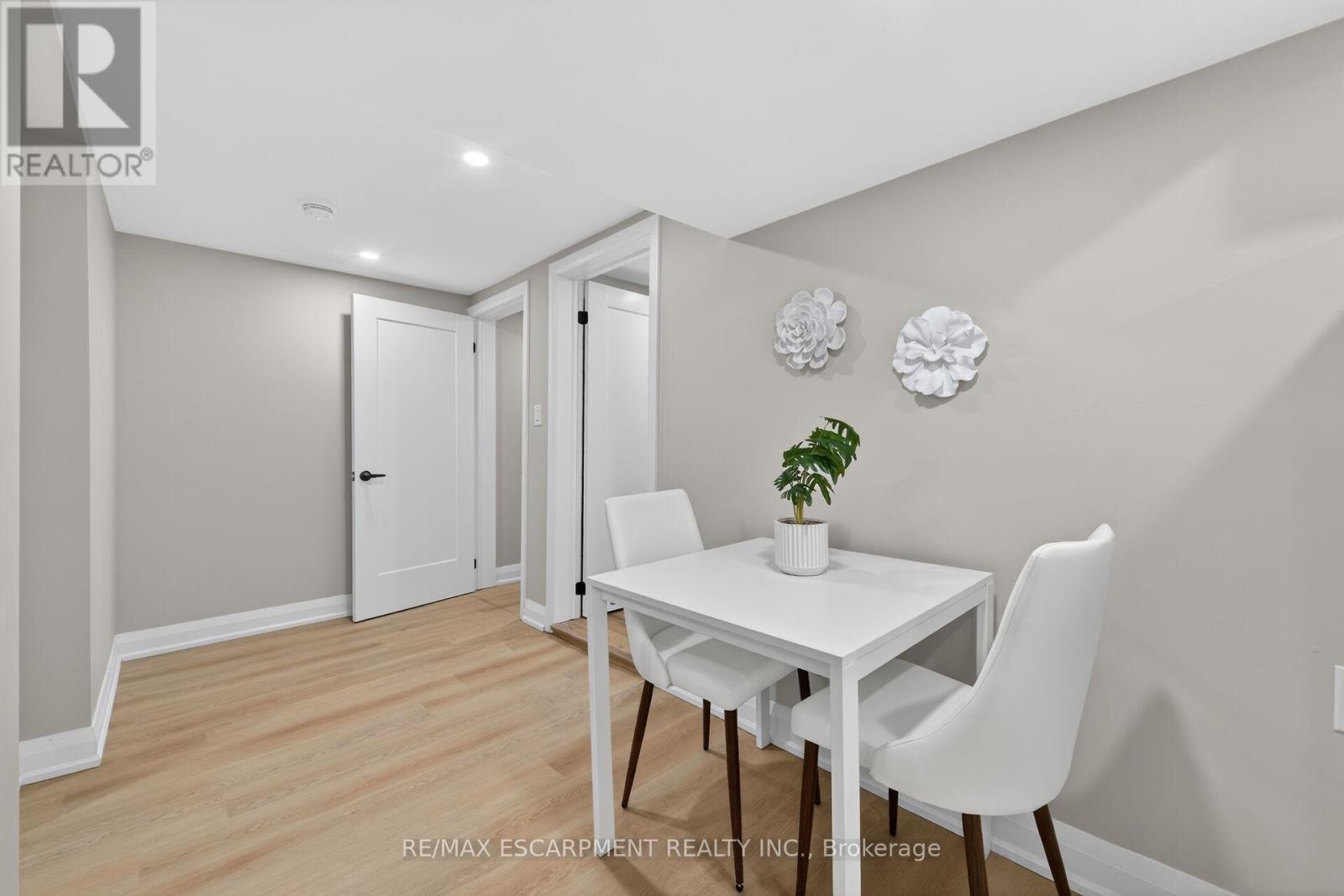 83 RIVERDALE DRIVE - 29