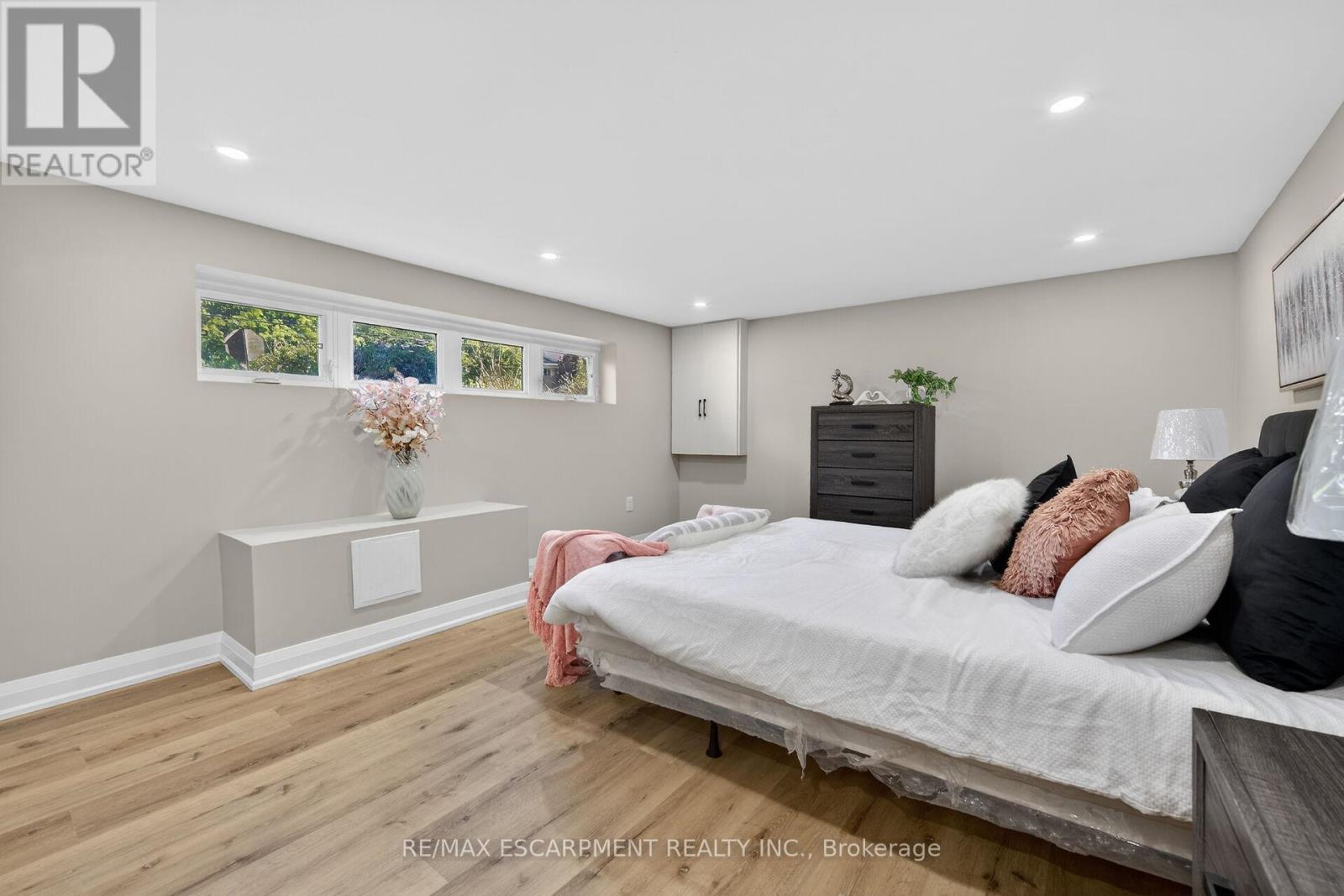 83 RIVERDALE DRIVE - 39