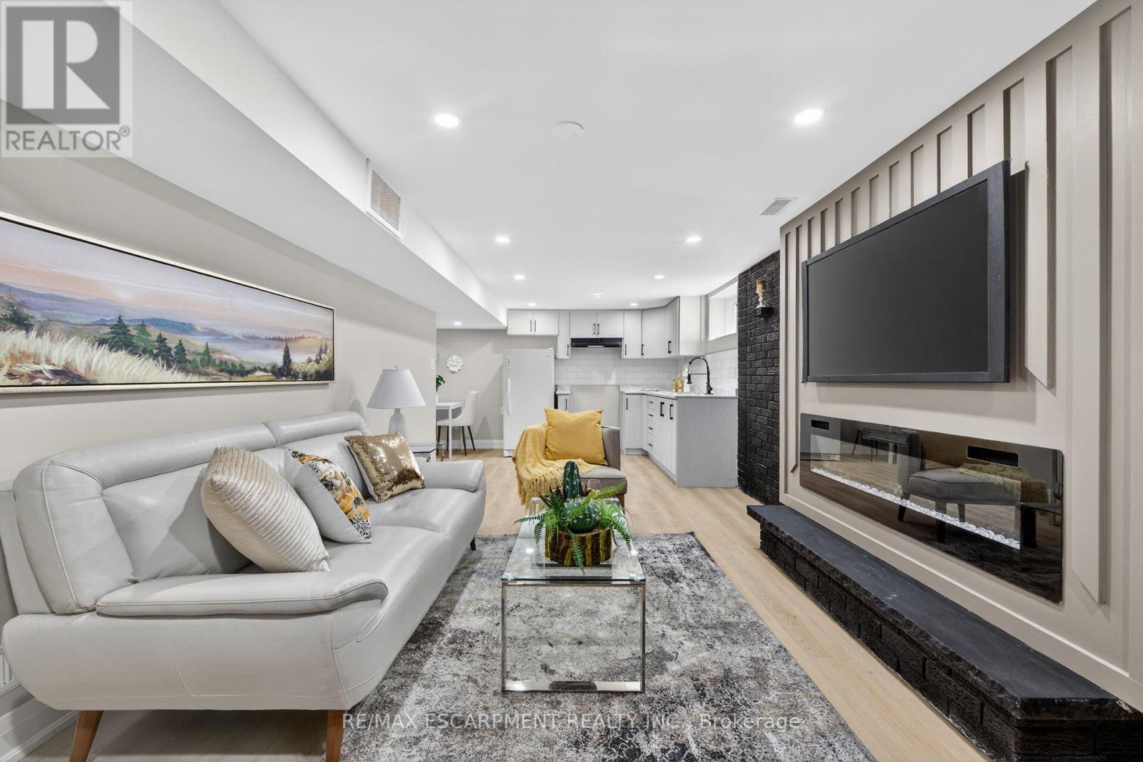 83 RIVERDALE DRIVE - 35