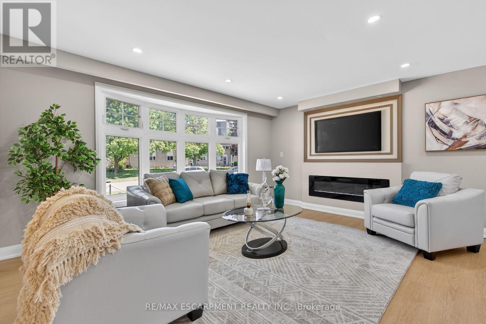 83 RIVERDALE DRIVE - 16