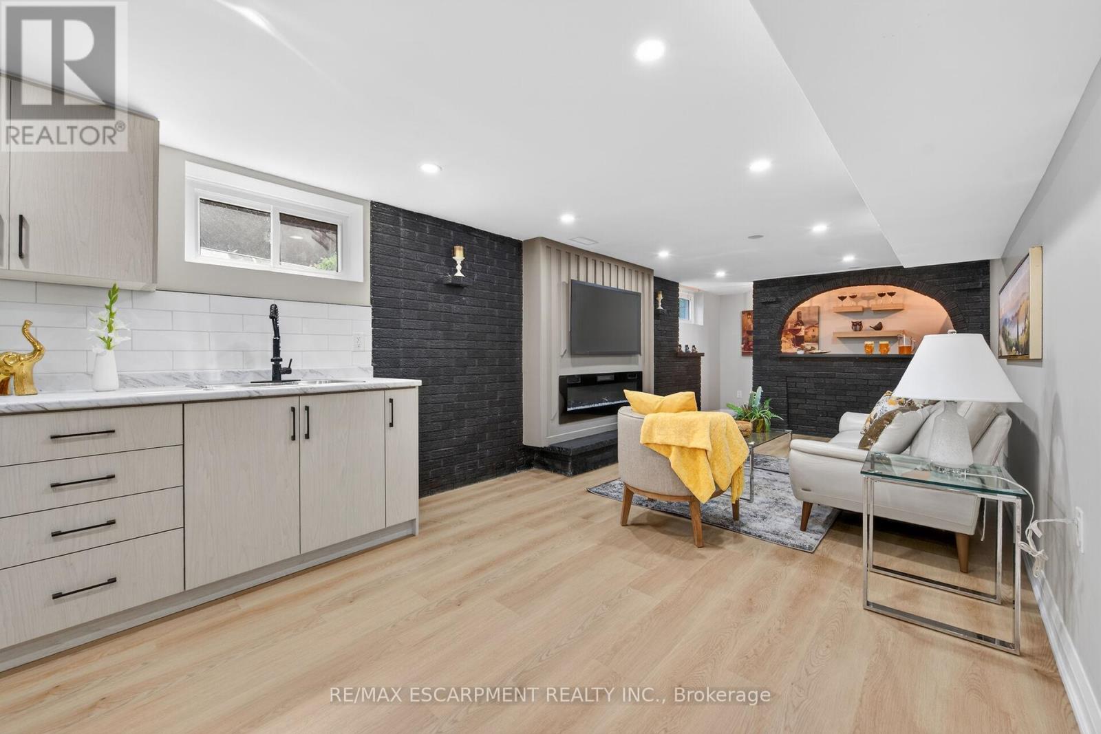 83 RIVERDALE DRIVE - 31