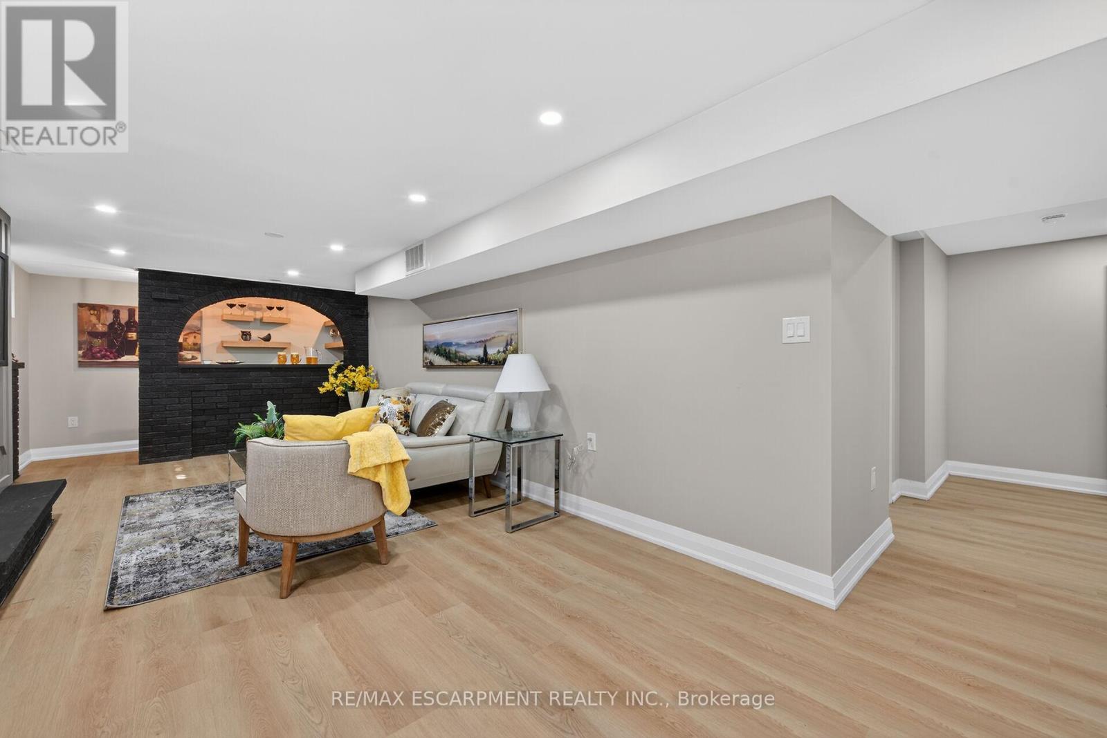 83 RIVERDALE DRIVE - 33