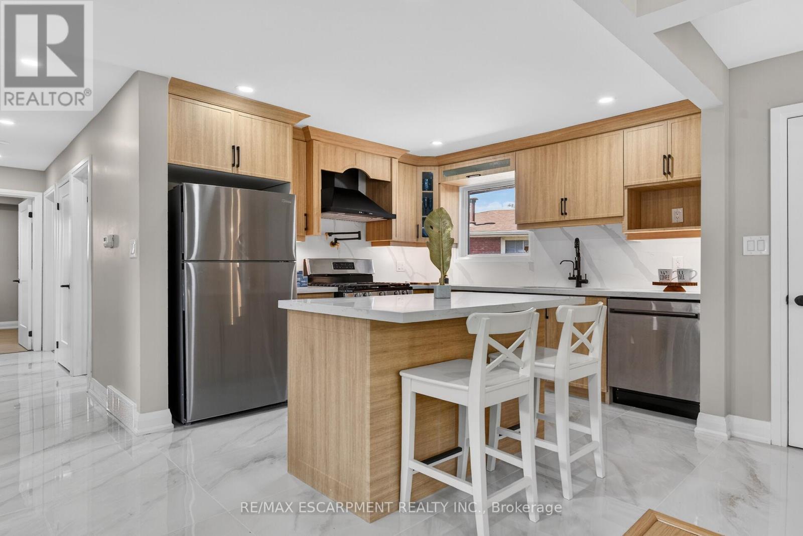 83 RIVERDALE DRIVE - 6