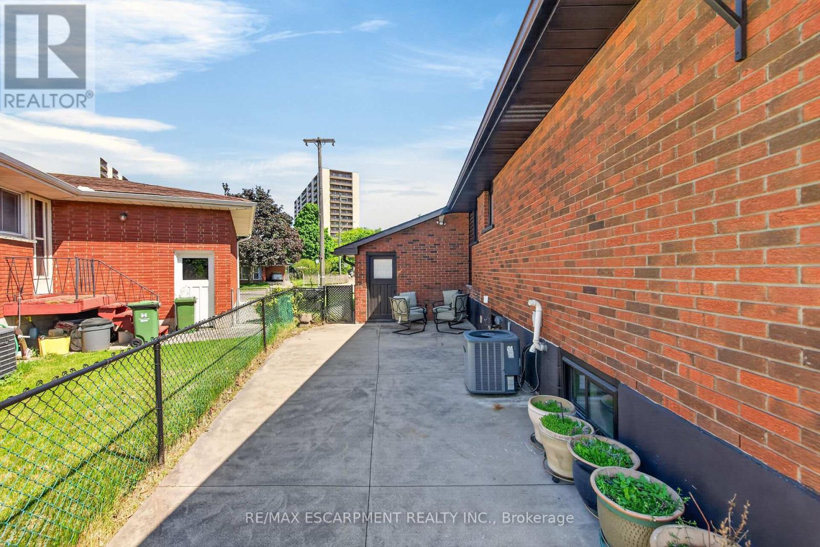 83 RIVERDALE DRIVE - 48