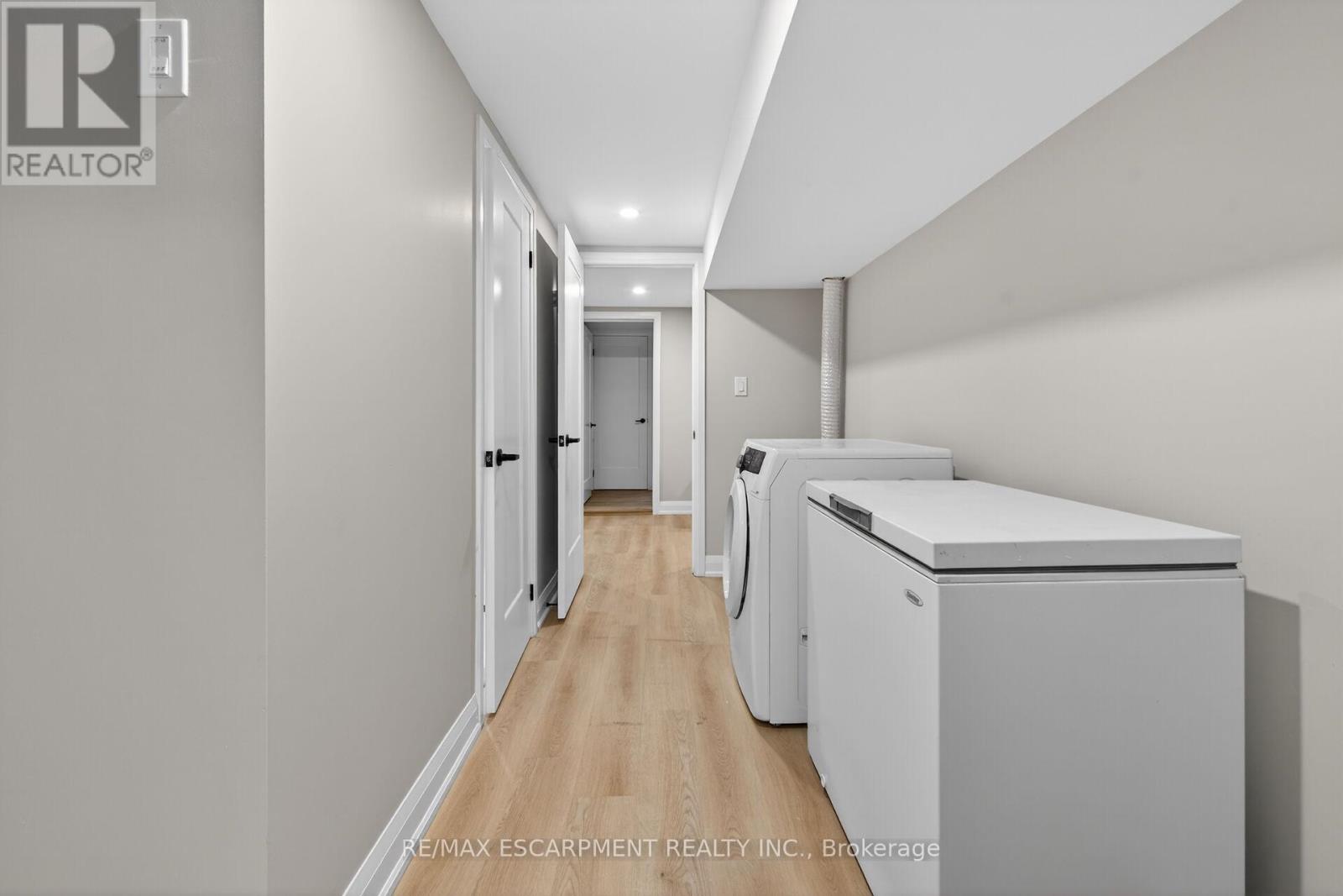 83 RIVERDALE DRIVE - 44