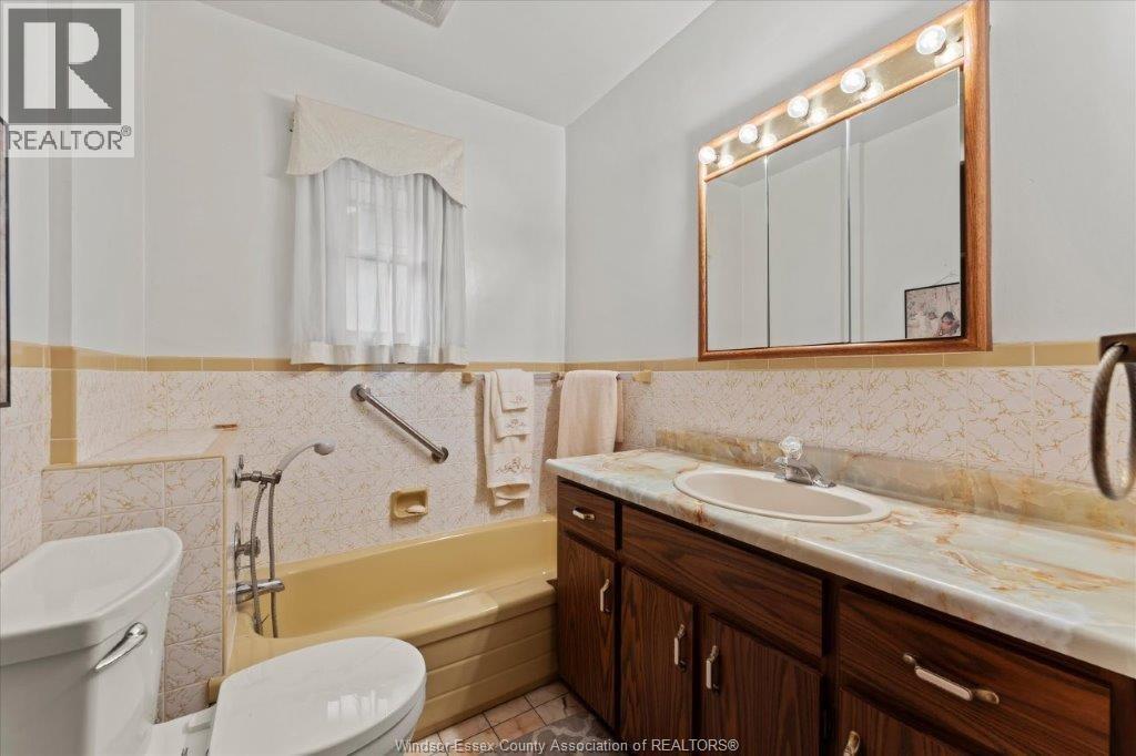 1663 ELSMERE - 19
