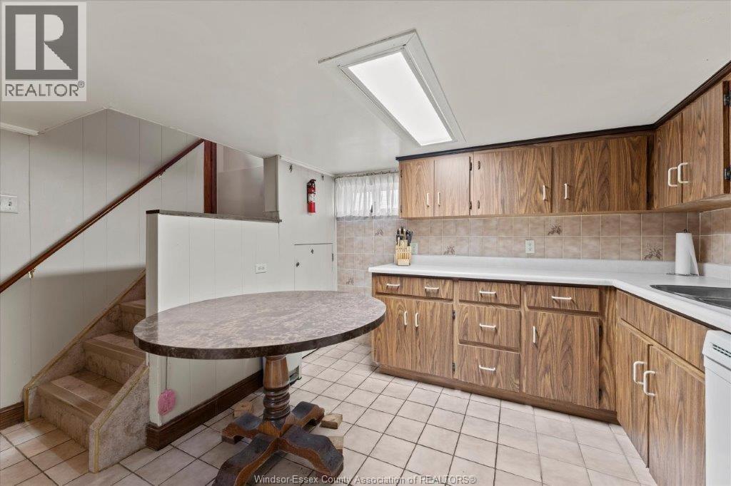 1663 ELSMERE - 21